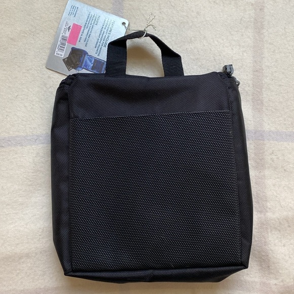 Dockers Black Hanging Travel Toiletries Kit - Picture 12 of 15